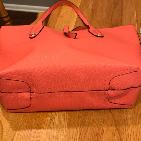 Libby Edelman Beautiful Tote - Picture 8 of 8